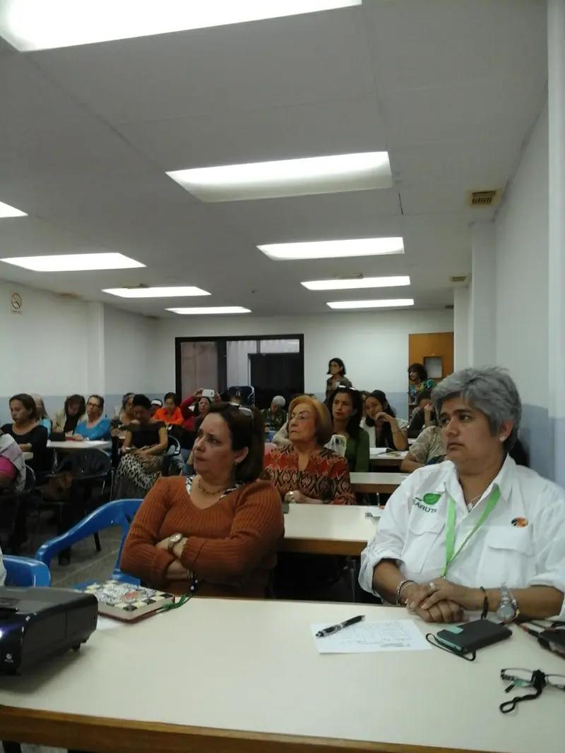 Course participants follow the session from their work tables